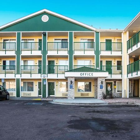 Hometowne Studios By Red Roof Colorado Springs - Airport Eksteriør bilde