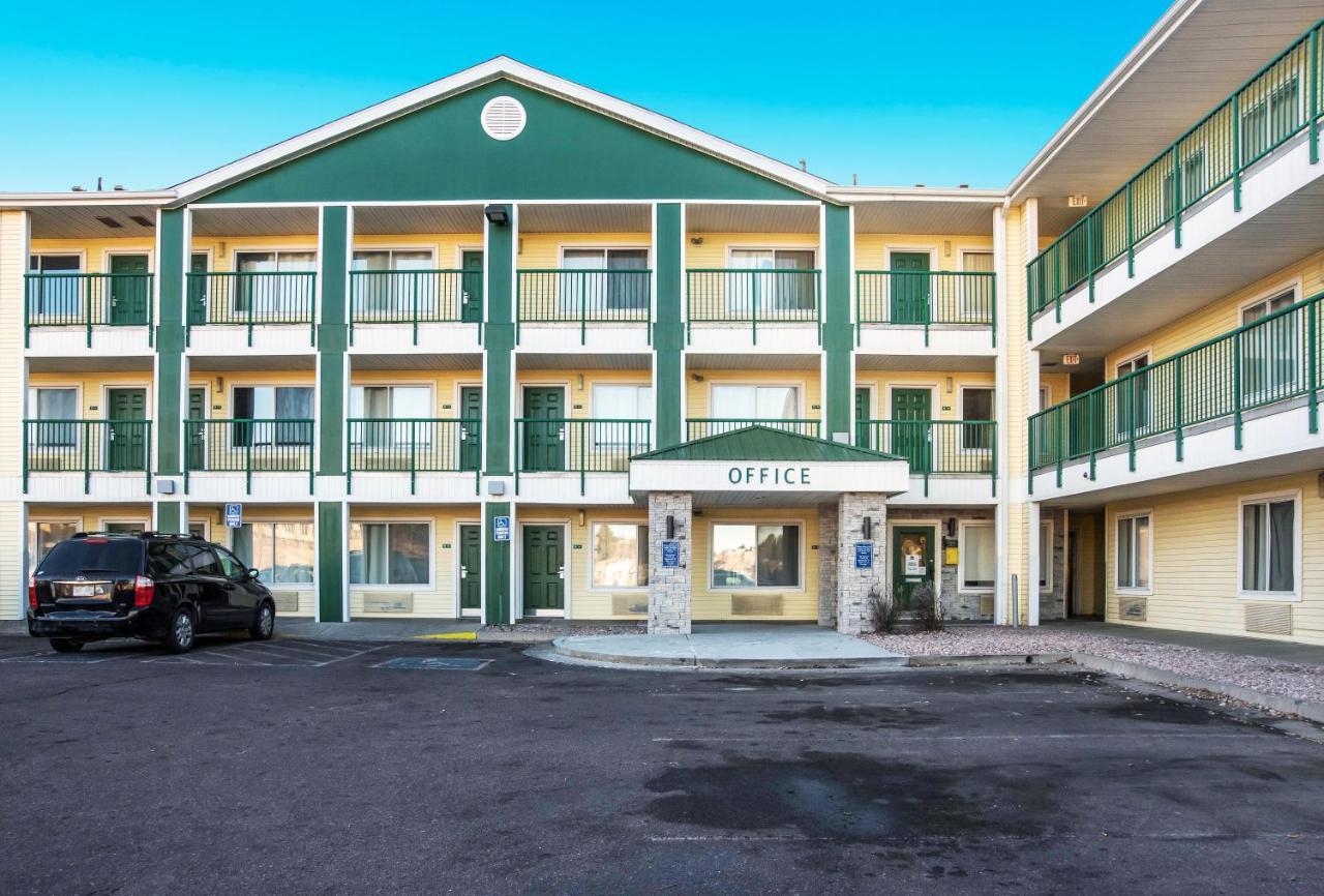 Hometowne Studios By Red Roof Colorado Springs - Airport Eksteriør bilde