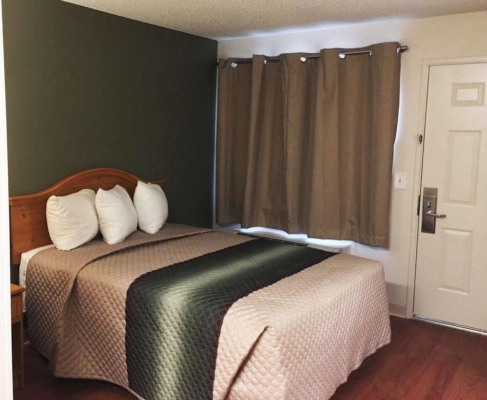 Hometowne Studios By Red Roof Colorado Springs - Airport Eksteriør bilde